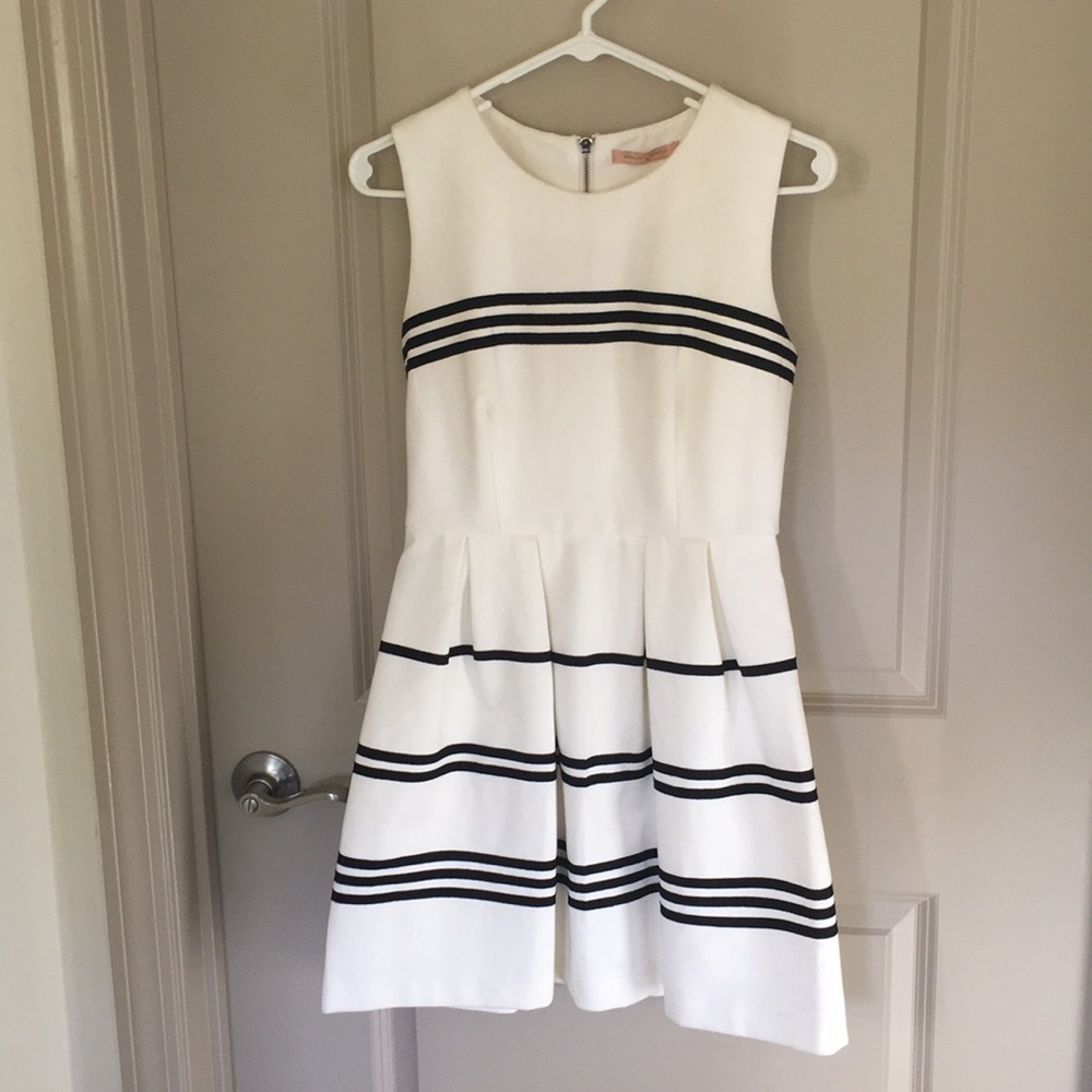 Designer Gibson Latimer Sleeveless white and Black Dress